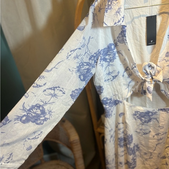 LulusFloral Blue and White Midi Dress NWT - Picture 5 of 7